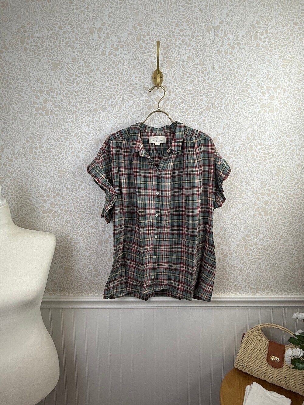 Trovata Birds of Paradis Red Plaid Ruffle Sleeve Button-Up Shirt - Size - Large